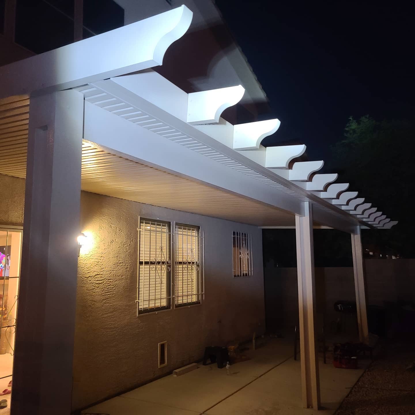 Aluminum patio cover installation by InnovaBuild 360